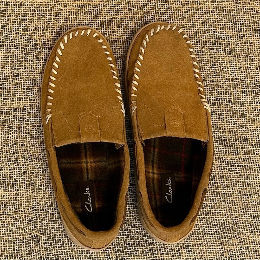 Clarks Men's Tan Suede Slip-On Loafer Slippers Rubber Sole Flannel Lined